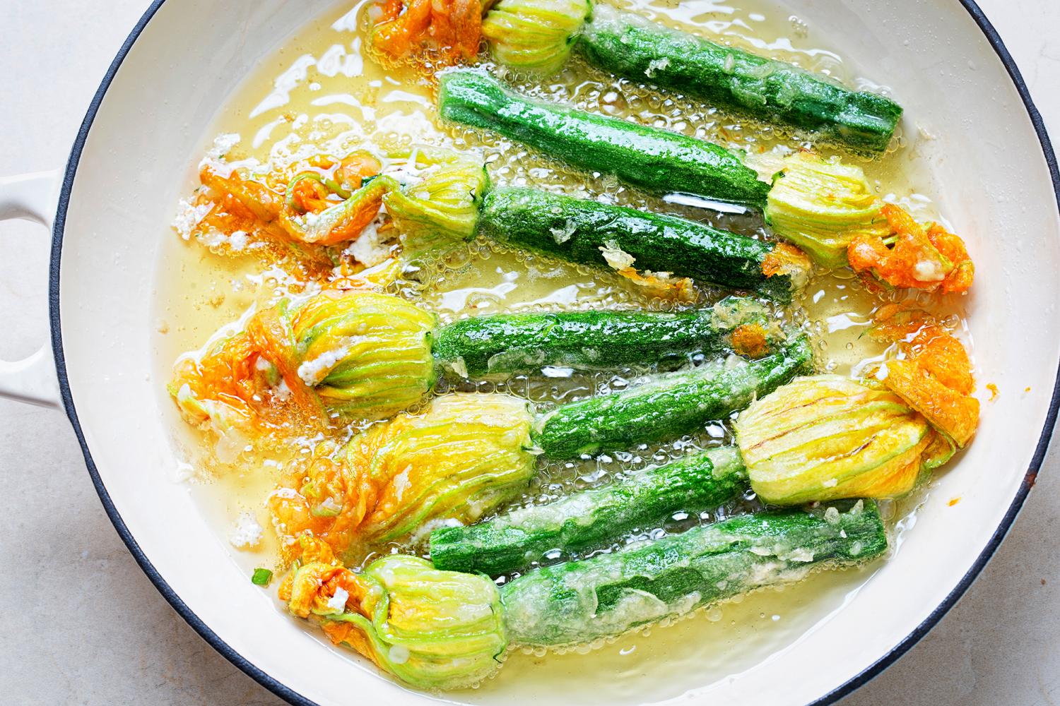 Courgette flowers oil